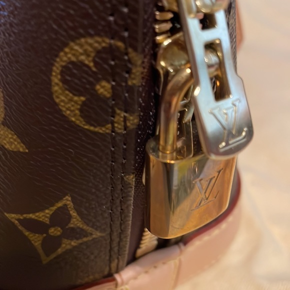 Brand new Louis Vuitton Alma BB - Picture 4 of 10